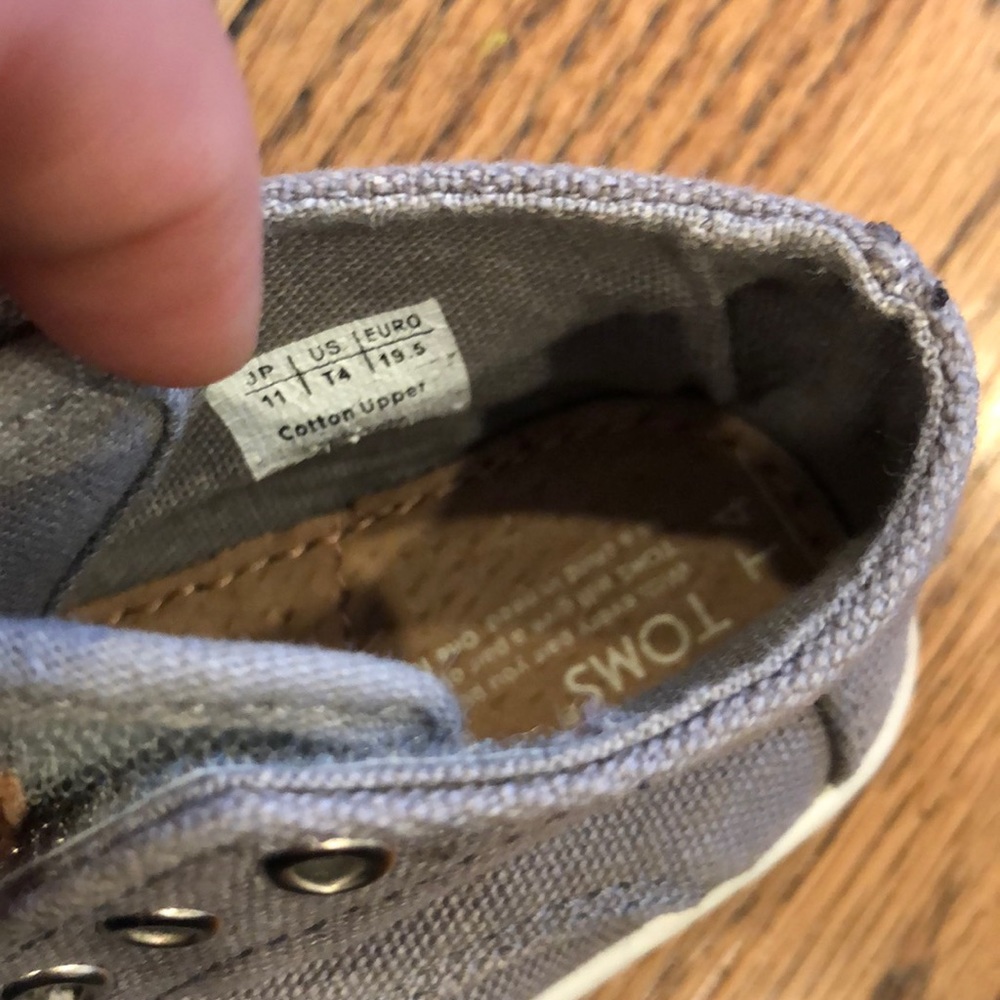 TOMS - Picture 3 of 4